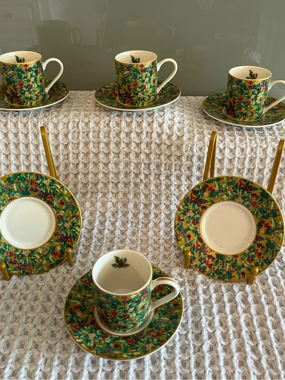 Department 56 heirlooms demitasse cup and saucers set  (4) 430